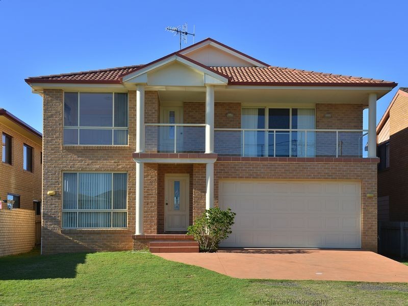 4 Lewis Street, Old Bar NSW 2430