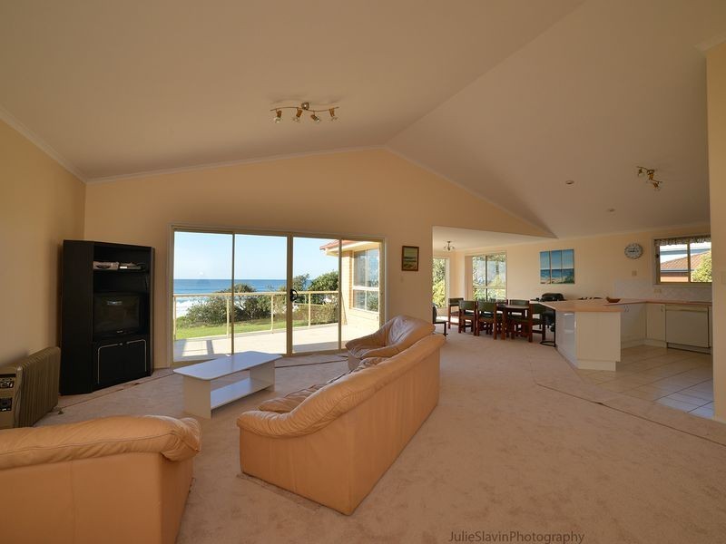 4 Lewis Street, Old Bar NSW 2430