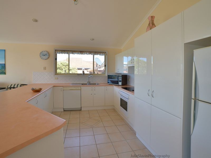 4 Lewis Street, Old Bar NSW 2430