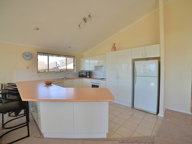 4 Lewis Street, Old Bar NSW 2430