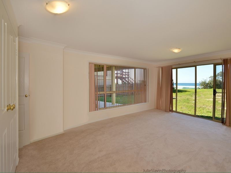 4 Lewis Street, Old Bar NSW 2430