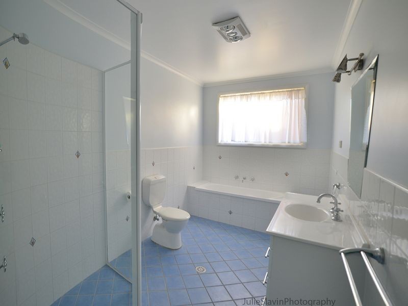 4 Lewis Street, Old Bar NSW 2430