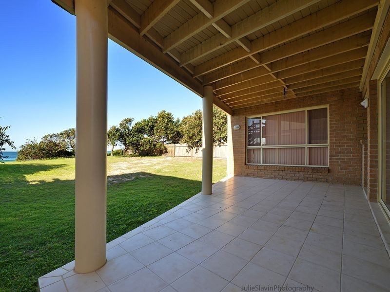 4 Lewis Street, Old Bar NSW 2430
