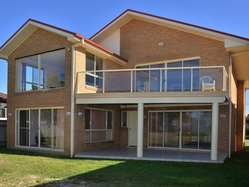 4 Lewis Street, Old Bar NSW 2430