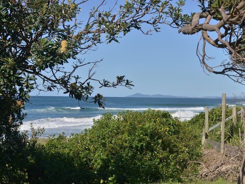 4 Lewis Street, Old Bar NSW 2430