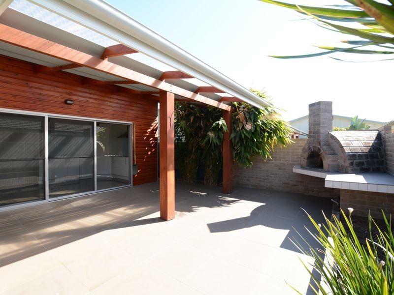 22 Bluehaven Drive, Old Bar NSW 2430