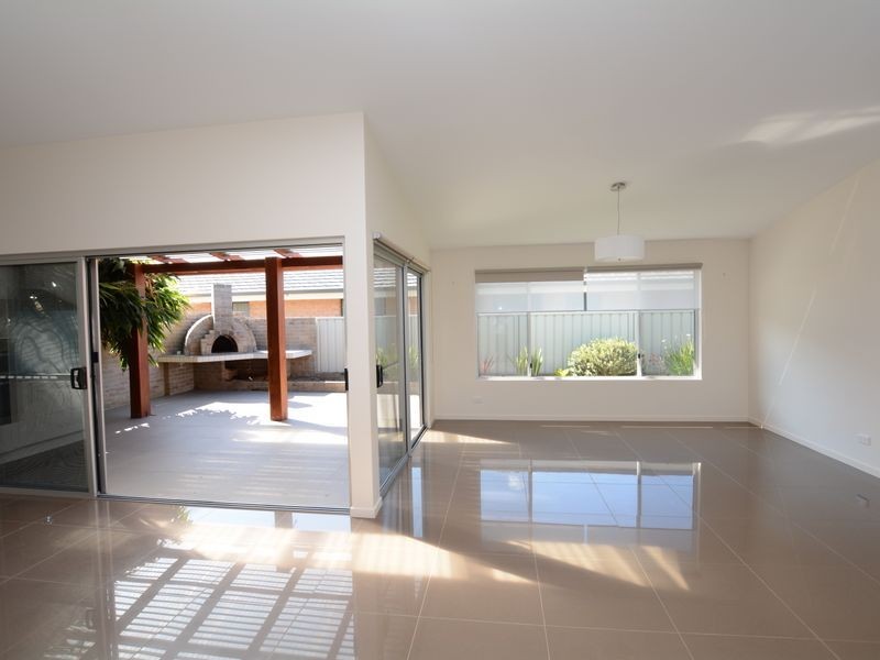 22 Bluehaven Drive, Old Bar NSW 2430