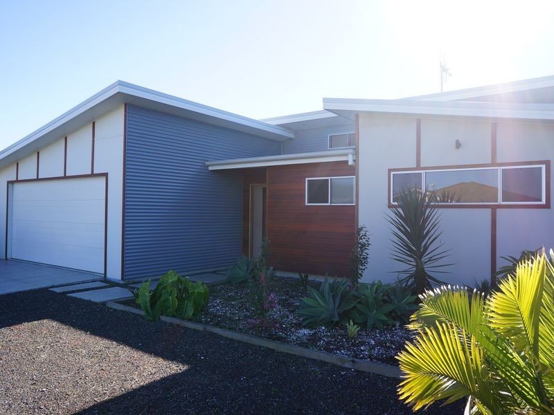 22 Bluehaven Drive, Old Bar NSW 2430