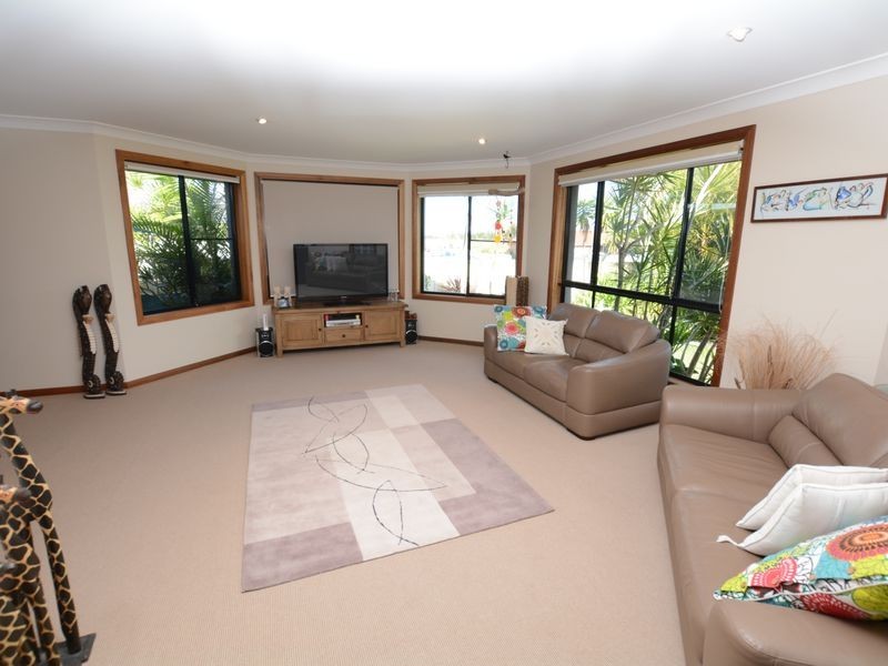 13 Shantull Drive, Wallabi Point NSW 2430