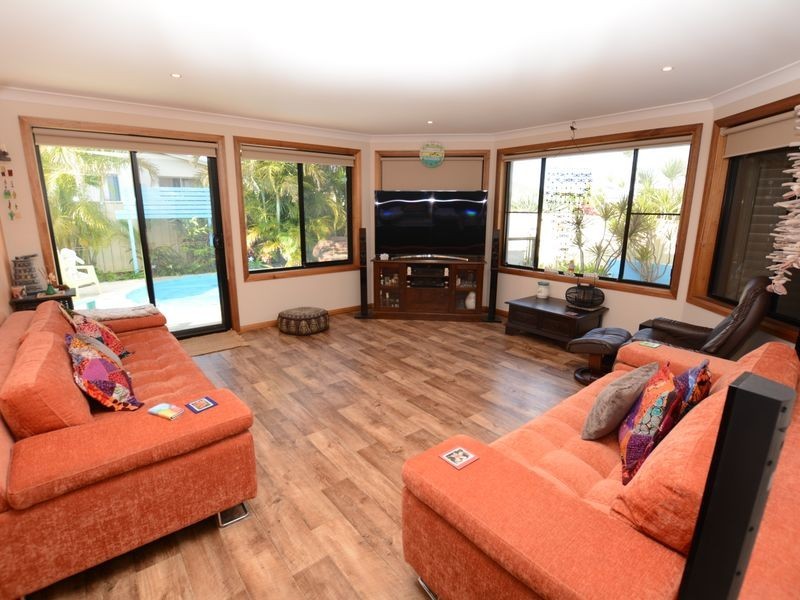 13 Shantull Drive, Wallabi Point NSW 2430