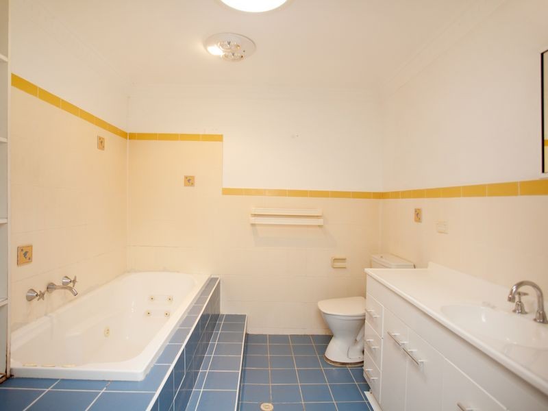 19 Ungala Road, Old Bar NSW 2430