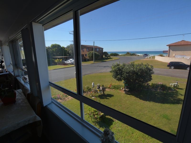 1 Lewis Street, Old Bar NSW 2430