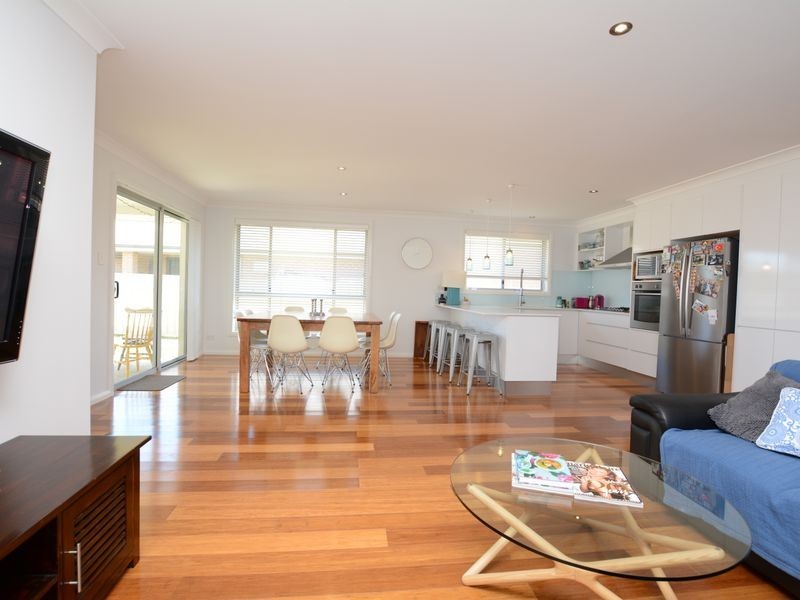 2 Rosier Place, Old Bar NSW 2430