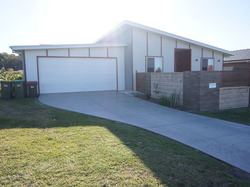 22 Bluehaven Drive, Old Bar NSW 2430