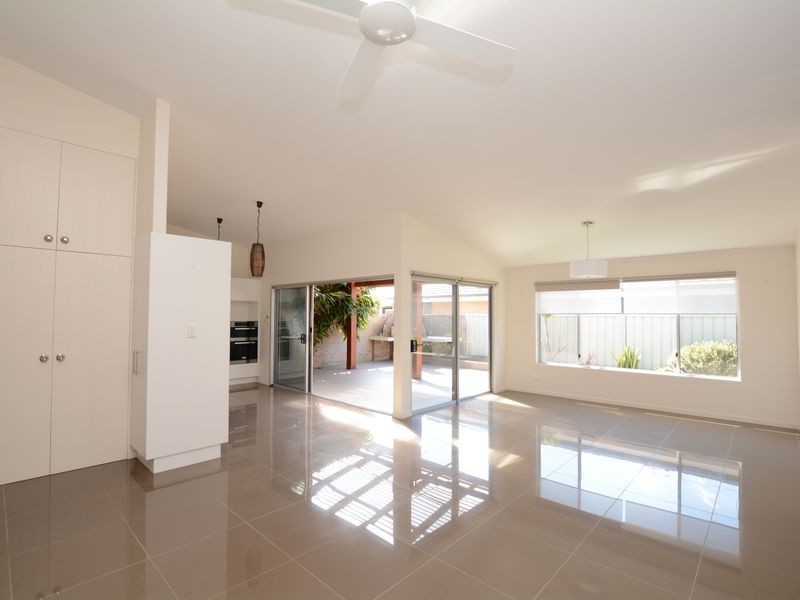 22 Bluehaven Drive, Old Bar NSW 2430