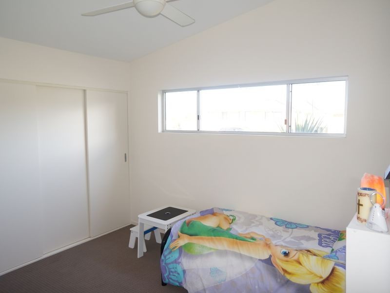 1 Flagtail Avenue, Old Bar NSW 2430
