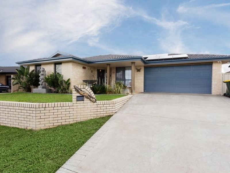 9 Yellowfin Avenue, Old Bar NSW 2430