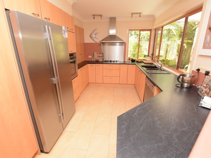 38 Mistral Place, Old Bar NSW 2430