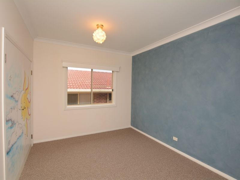 5 Laurina Close, Old Bar NSW 2430