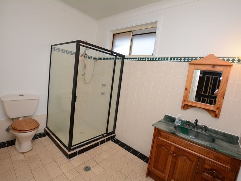 5 Laurina Close, Old Bar NSW 2430