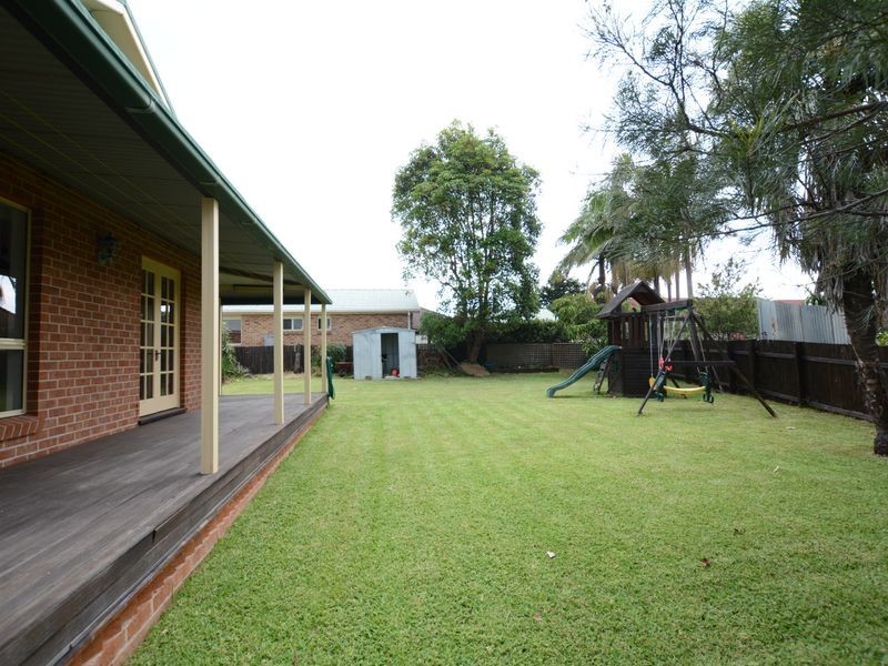 5 Laurina Close, Old Bar NSW 2430