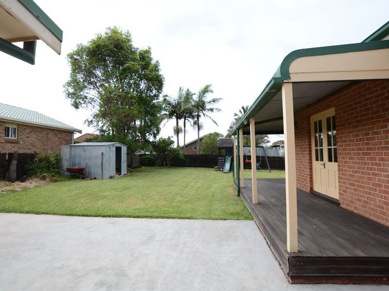5 Laurina Close, Old Bar NSW 2430