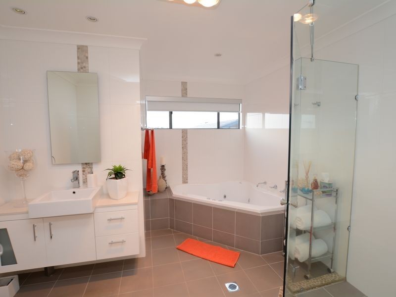 5 Spinnaker Cove, Wallabi Point NSW 2430