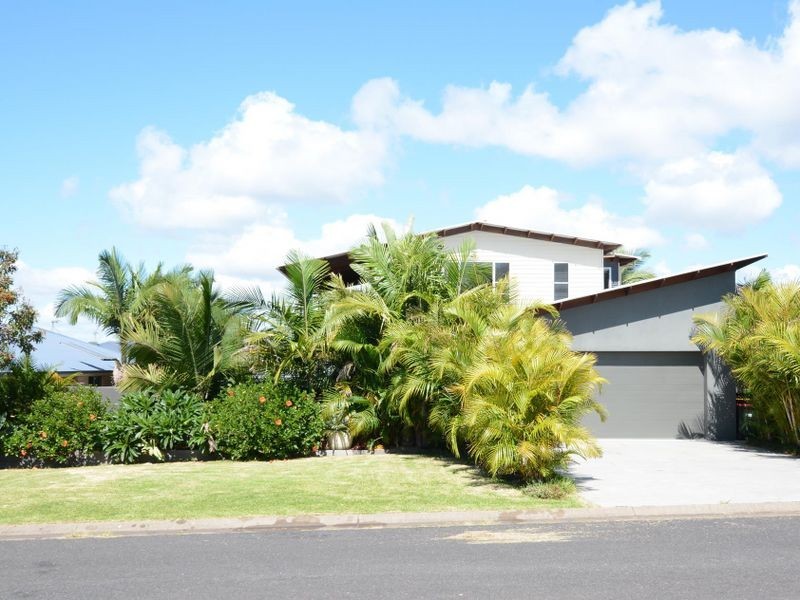 18 Surfsound Avenue, Wallabi Point NSW 2430