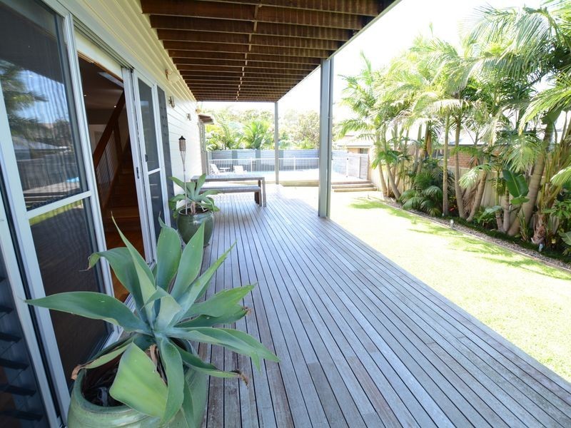 18 Surfsound Avenue, Wallabi Point NSW 2430