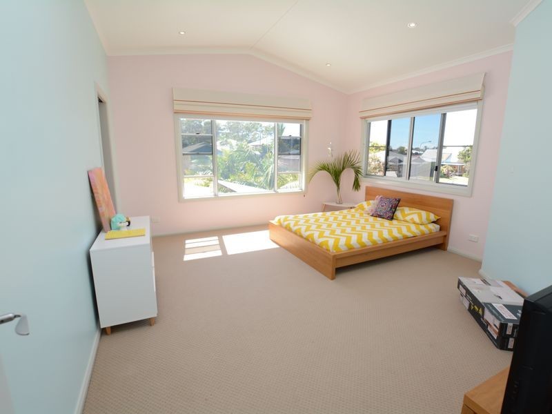 18 Surfsound Avenue, Wallabi Point NSW 2430