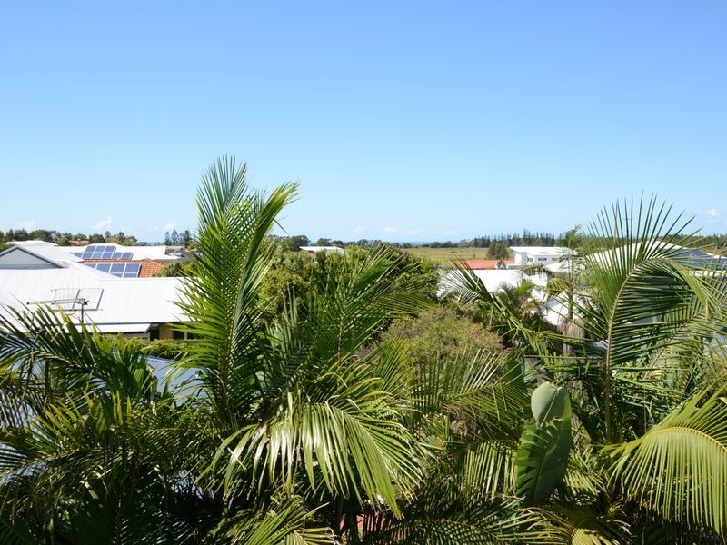 18 Surfsound Avenue, Wallabi Point NSW 2430