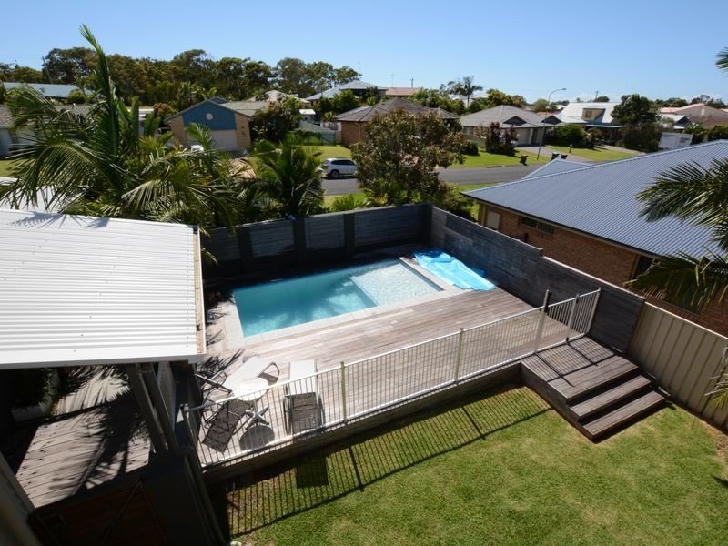 18 Surfsound Avenue, Wallabi Point NSW 2430