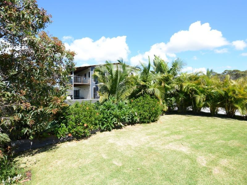 18 Surfsound Avenue, Wallabi Point NSW 2430