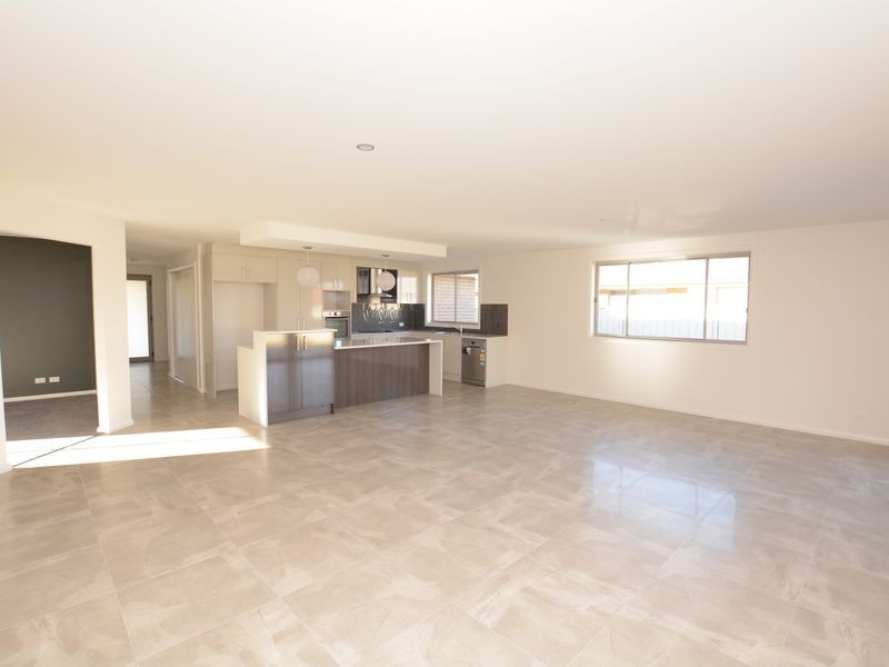 82 Forest Lane, Old Bar NSW 2430