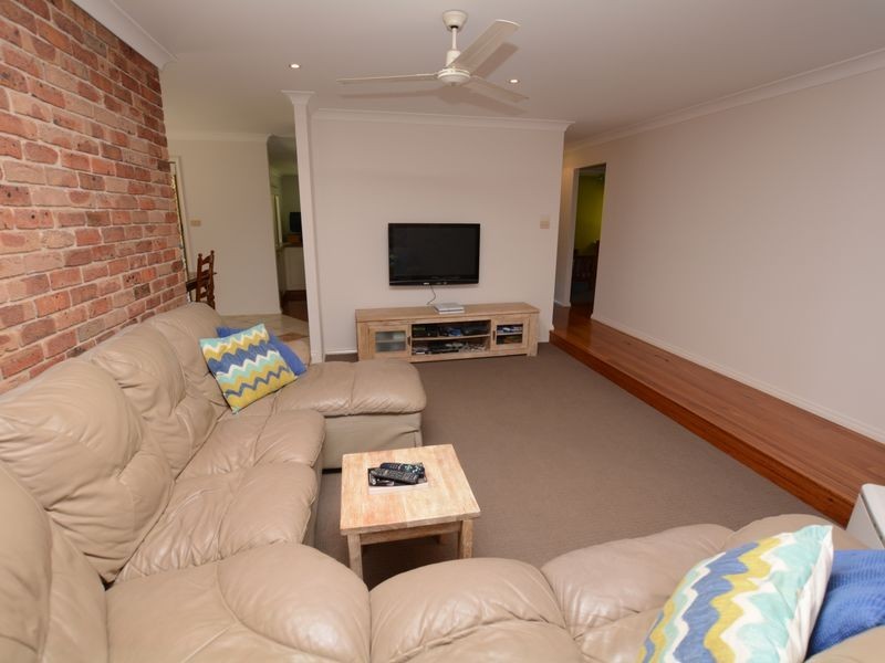 128 Waterman Street, Old Bar NSW 2430