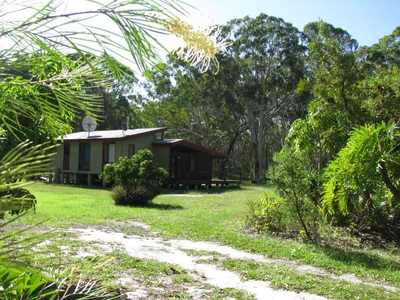 186 Beach Road, Mitchells Island NSW 2430