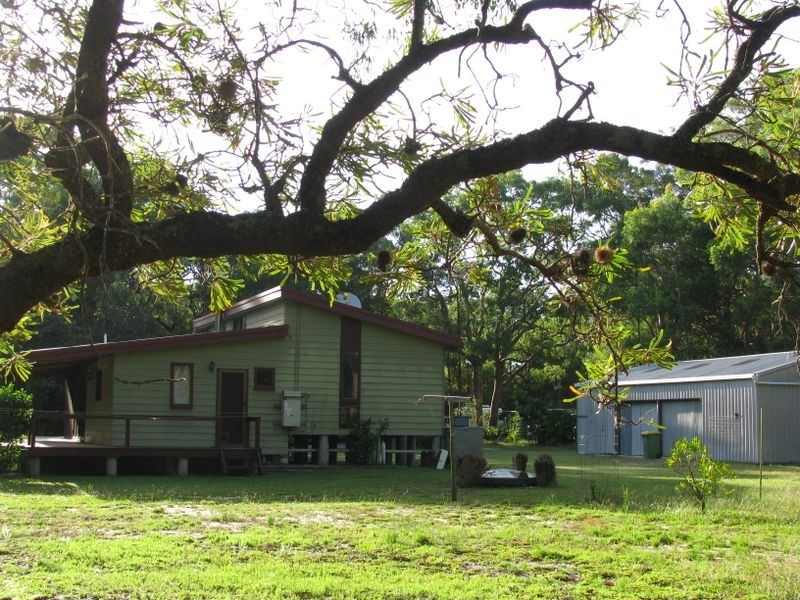 186 Beach Road, Mitchells Island NSW 2430