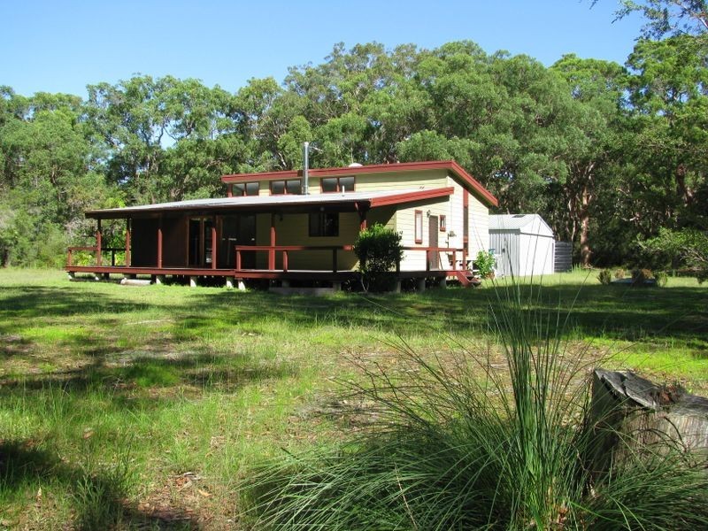 186 Beach Road, Mitchells Island NSW 2430