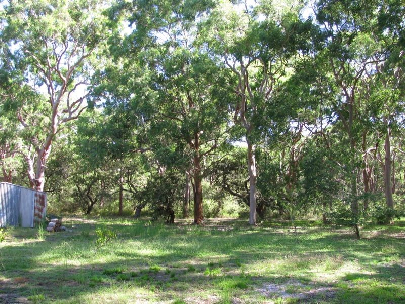 186 Beach Road, Mitchells Island NSW 2430