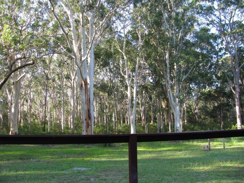 186 Beach Road, Mitchells Island NSW 2430