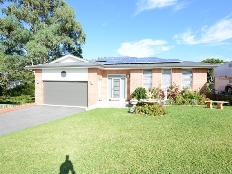 6 Railton Ave, Taree NSW 2430