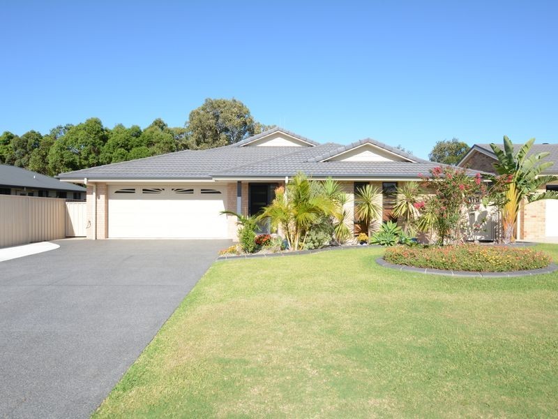 37 Ivy Crescent, Old Bar NSW 2430