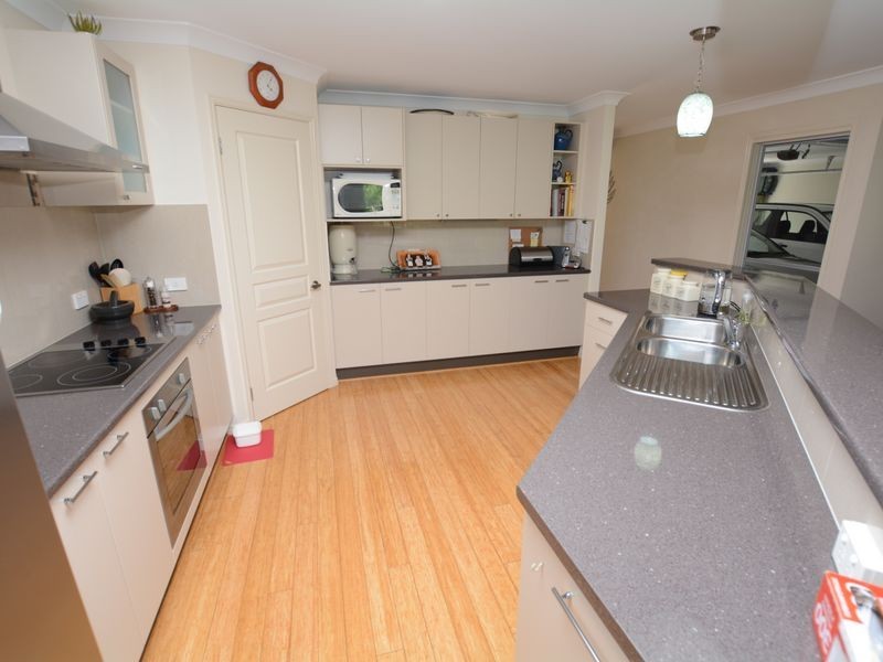 37 Ivy Crescent, Old Bar NSW 2430