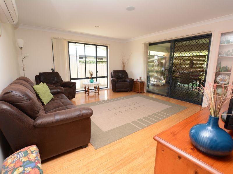 37 Ivy Crescent, Old Bar NSW 2430