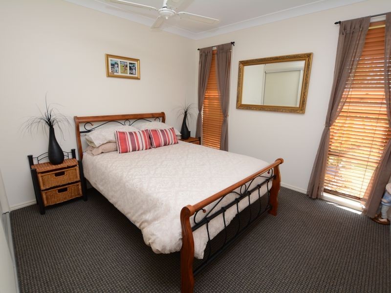 37 Ivy Crescent, Old Bar NSW 2430