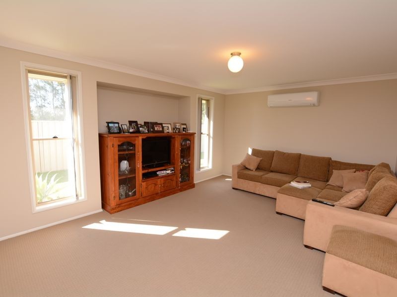 17 Yellowfin Avenue, Old Bar NSW 2430