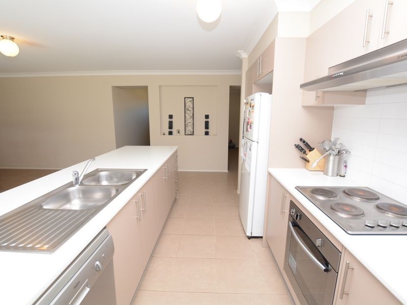 17 Yellowfin Avenue, Old Bar NSW 2430