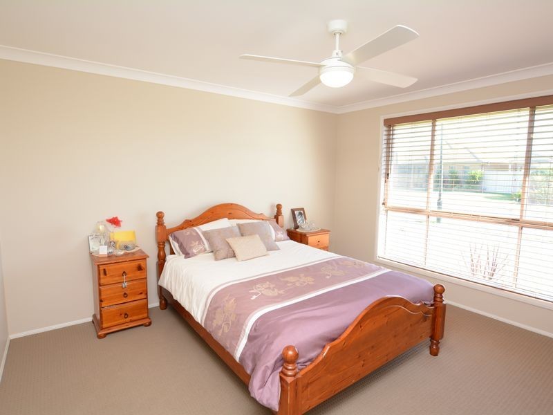 17 Yellowfin Avenue, Old Bar NSW 2430