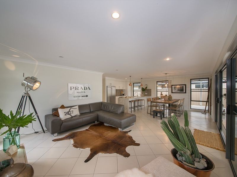 36 Albatross Way, Old Bar NSW 2430