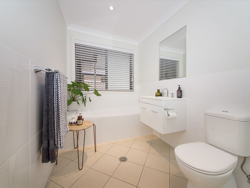 36 Albatross Way, Old Bar NSW 2430